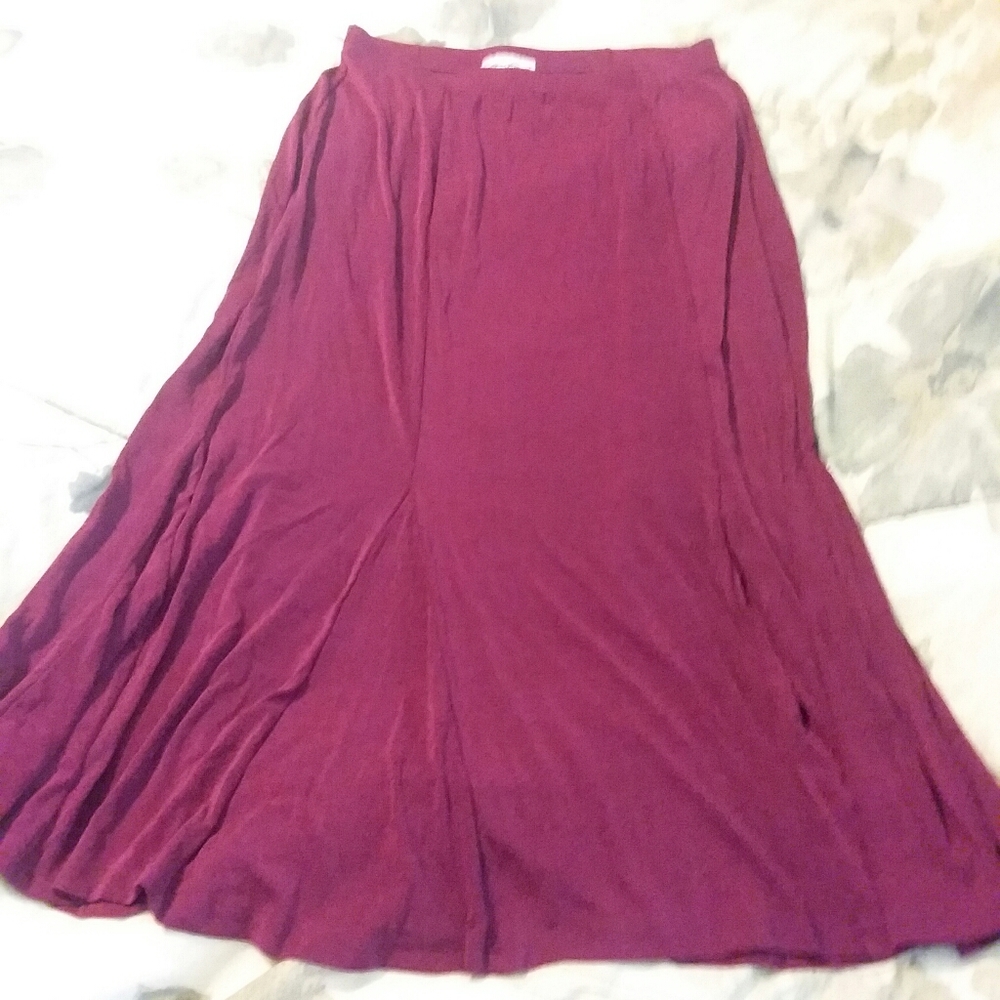 Raspberry travel knit skirt L